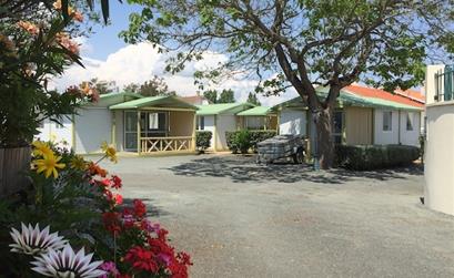 Extérieur, Location chalets 4 pers. au camping 2 étoiles Les Tulipes, camping avec piscine chauffée, camping bord de mer à la Faute sur Mer proche de la Tranche sur Mer en Vendée - Camping les tulipes