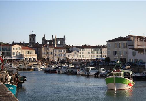 Ile de Ré - Charente Maritime proche du Camping Les Tulipes, camping 2 étoiles bord de mer, camping avec piscine chauffée et jacuzzi à la Faute sur Mer proche de la Tranche sur Mer et des Sables d'Olonne en Vendée